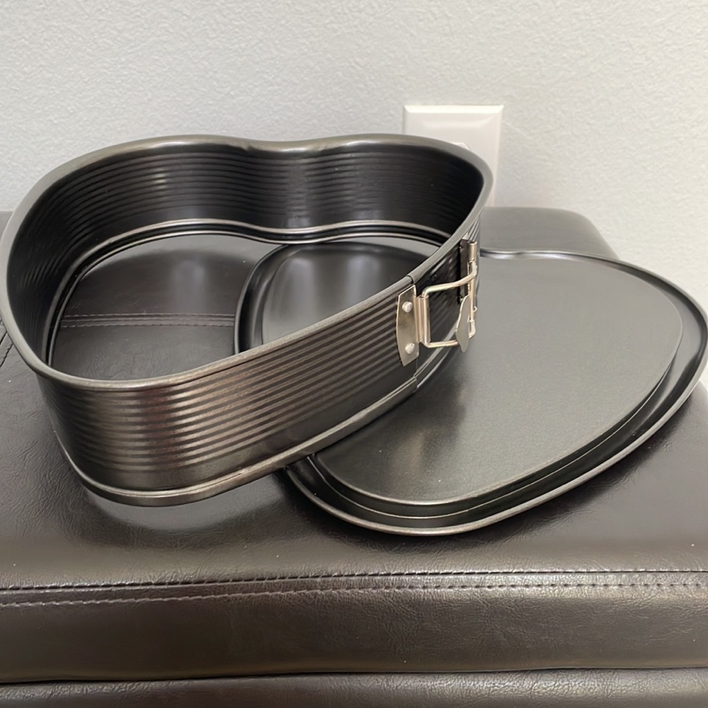 ❤️ Heart Shaped Spring Form Pan - Picture 5 of 8